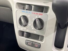 寒い冬も暑い夏も全席に快適な空調を届けてくれる、ダイヤル式エアコンを装備♪