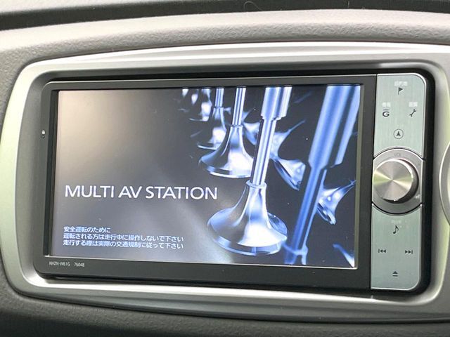 【ナビゲーション】目的地までしっかり案内してくれる使いやすいナビ。Bluetooth接続すればお持ちのスマホやMP3プレイヤーの音楽を再生可能！毎日の運転がさらに楽しくなります！！