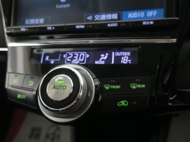 オートエアコン装着車です＾＾温度設定をすれば、自動で快適な空調に・・・＾＾★