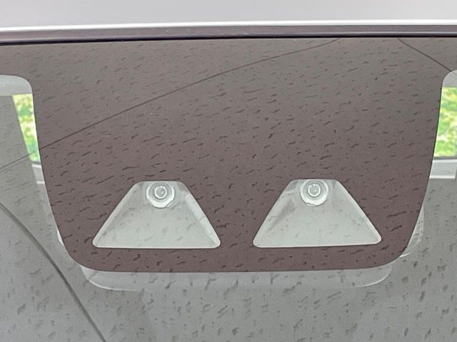 【スマートアシスト】走行中に前方の車両等を認識し、衝突しそうな時は警報とブレーキで衝突回避と被害軽減をアシスト。より安全にドライブをお楽しみいただけます。