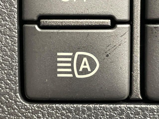 【オートハイビーム】夜間の安全走行に役立つ便利な機能！先行車や対向車を検知し、ハイビームとロービームを切り替えてくれます♪