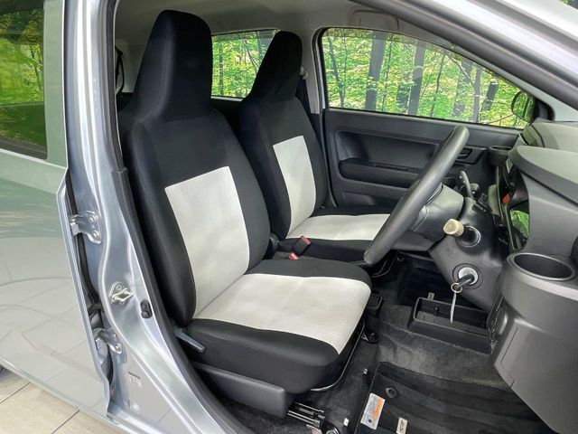 運転席シート廻りは使用感も少なく、良好な状態となっています。丁寧に使われていたことがよくわかりますね。