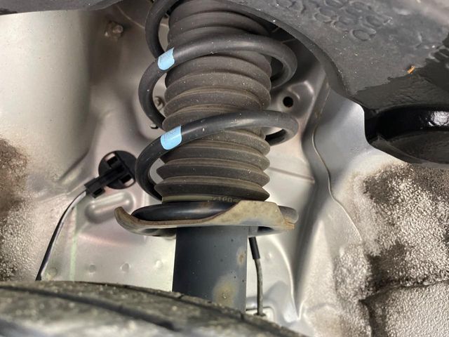 お車を安心してお乗りいただく為には、足回りの定期点検が欠かせません。サービスサポート（有償保証）では無料点検もご提供しており、安心のカーライフをお過ごしいただけるサポート体制が整っています。