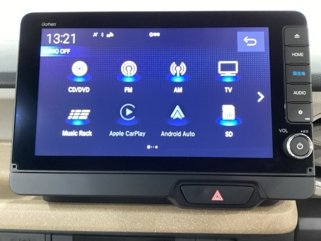 ワイド画面のナビゲーションはフルセグTV、インターナビ対応のGathers純正メモリーナビを搭載しています。Bluetoothオーディオ機能がありますので、スマートフォンなどの音楽も再生できます。