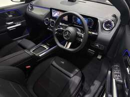 専用のコールセンターに経験豊かなオペレーターが、24時間365日待機。万一の車両トラブルなどが発生した場合、お電話一本で応急処置や車両のけん引、ドライバーや同乗者の方の移動手段手配などサポート。