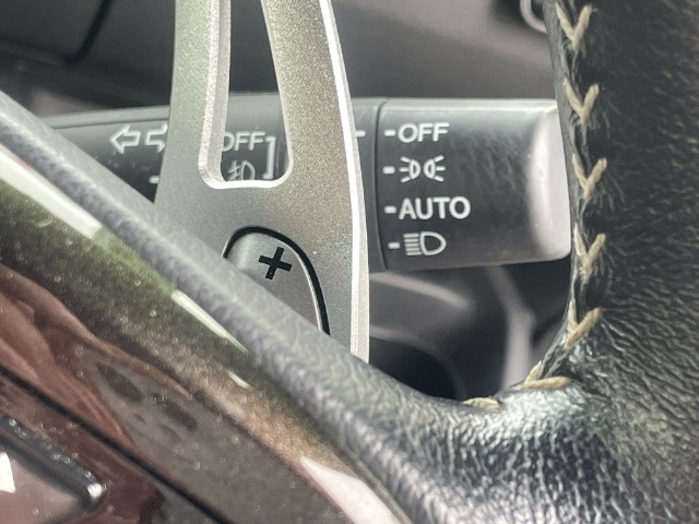 ヘッドライトのオートライト機能がついています。周囲の明るさを感知して自動で点灯してくれます。自動で点灯してくれます。