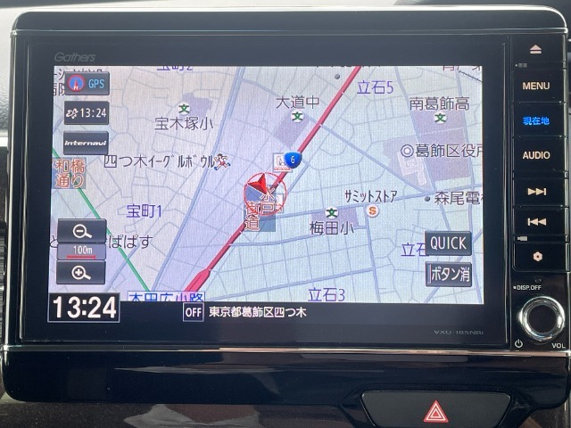 Gathersメモリーナビがついています。CD、DVD、サウンドコンテナ、Bluetoothオーディオ、フルセグが視聴できます。