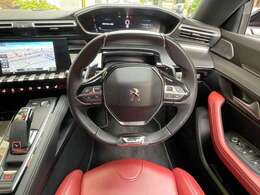 運転しやすいレイアウトの運転席。包み込まれるような内装です。アクティブクルーズ対応しております。