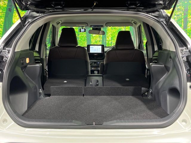 普段のお買い物や通勤、送迎等に十分な荷室スペースを確保しております。セカンドシートを倒すと、大きな荷物の積載も可能です♪