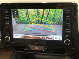 【バックカメラ】駐車時に後方がリアルタイム映像で確認できます。大型商業施設や立体駐車場での駐車時や、夜間のバック時に大活躍！運転スキルに関わらず、今や必須となった装備のひとつです！