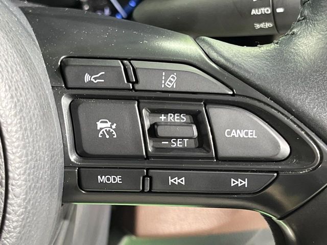 【レーダークルーズコントロール】高速道路での長距離走行が楽に！！自動で速度を保つクルーズコントロールが、衝突軽減システムと連携し、前方の車両を感知して車間を保つように速度調節してくれます！！