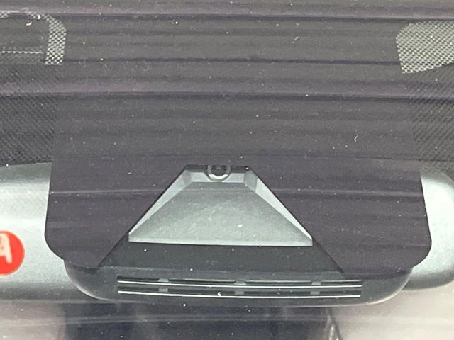 【トヨタセーフティセンス】走行中に前方の車両等を認識し、衝突しそうな時は警報とブレーキで衝突回避と被害軽減をアシスト。より安全にドライブをお楽しみいただけます。
