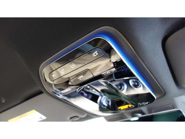 自動車保険に関しても、メルセデス・ベンツ専用のプログラムをご用意しております。飛び石や落下物などでのフロントガラスの修理が必要となった場合、最大で9分の補償を致します。
