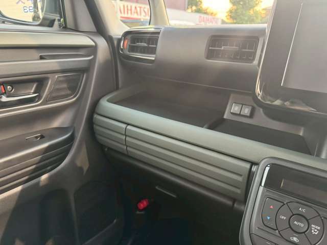 中古車だけでなく、新車の販売にも力を入れております！中古車を見に来て新車を買って頂いた事も数多くございます！中古車の価格によっては新車の方が月々のご負担が軽くなる可能性大です！