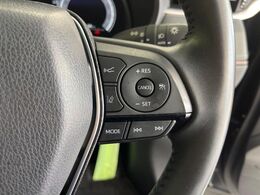 【レーダークルーズコントロール】高速道路での長距離走行が楽に！！自動で速度を保つクルーズコントロールが、衝突軽減システムと連携し、前方の車両を感知して車間を保つように速度調節してくれます！！