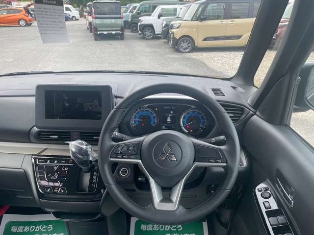 ☆ステアリングホイール☆手にしっくりくる握り心地で滑りにくく運転も快適です！