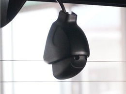 この車にはリアにもドライブレコーダーを装備しております◆映像・音声などを記録する自動車用の装置です。　もしもの事故の際の記録はもちろん、旅行の際の思い出としてドライブの映像を楽しむことができます。