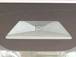 【ホンダセンシング】走行中に前方の車両等を認識し、衝突しそうな時は警報とブレーキで衝突回避と被害軽減をアシスト。より安全にドライブをお楽しみいただけます。