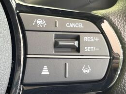 【アダプティブクルーズコントロール】高速道路での長距離走行が楽に！！自動で速度を保つクルーズコントロールが、衝突軽減システムと連携し、前方の車両を感知して車間を保つように速度調節してくれます！！