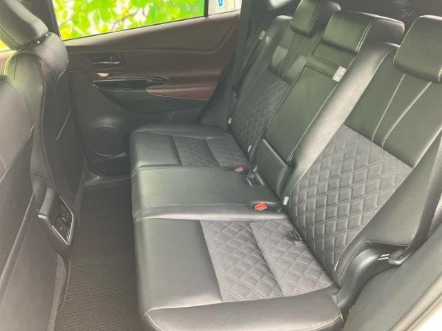 WECARSでは各商談席に大型モニターをご用意しております！見やすい大画面でゆったりと全国の在庫をご覧いただけます！是非ご来店お待ちしております！