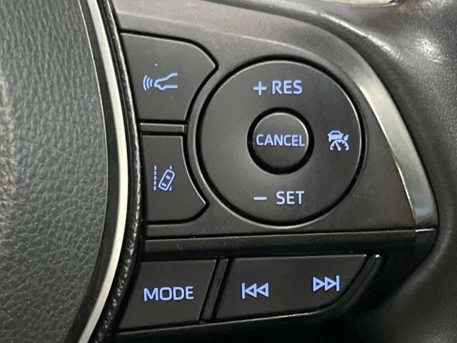 【レーダークルーズコントロール】高速道路での長距離走行が楽に！！自動で速度を保つクルーズコントロールが、衝突軽減システムと連携し、前方の車両を感知して車間を保つように速度調節してくれます！！