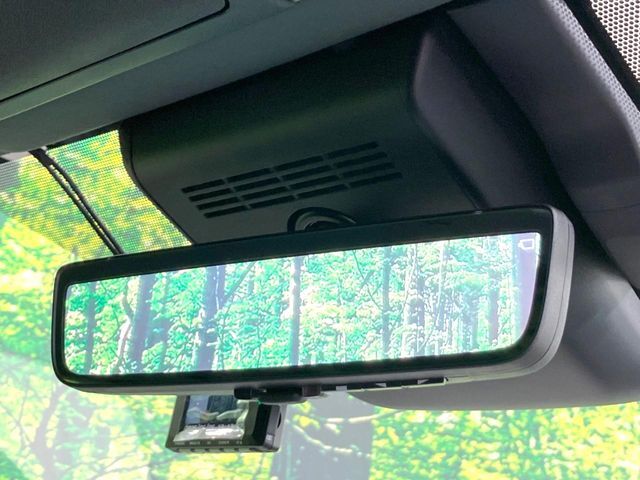 【デジタルインナーミラー】後席の大きな荷物や同乗者で後方が確認しづらい時でも安心！カメラが撮影した車両後方の映像をルームミラー内に表示。クリアな視界で状況の確認が可能です！