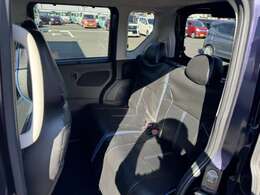 【車内清掃】お客様に気持ちよく見て頂けるよう展示車両は常に綺麗に仕上げております！