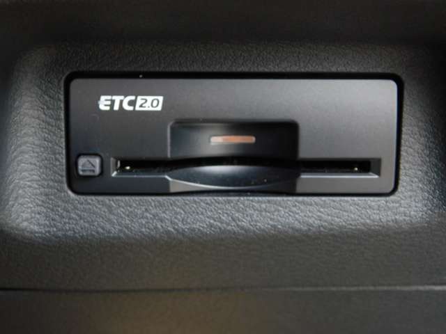 ビルトインETC2.0　インストルメントパネルのデザインにフィットするETCです。