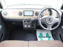 すっきりとしたラパンらしいデザインのダッシュ回り！フロントビューの視認性もよく運転しやすいと思います★