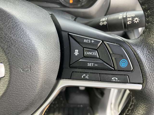 プロパイロットスイッチ。同一車線でのハンドルとアクセルのアシストが可能　長距離ドライブ時に同乗者との会話が弾みます。