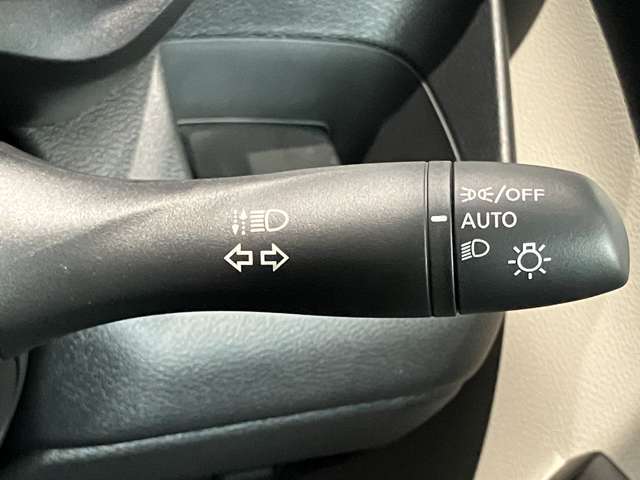 オートライト装着なのでトンネルの多い道でも楽々！ヘッドライトの消し忘れもありません。早めの点灯で事故の抑止にも役立ちます。