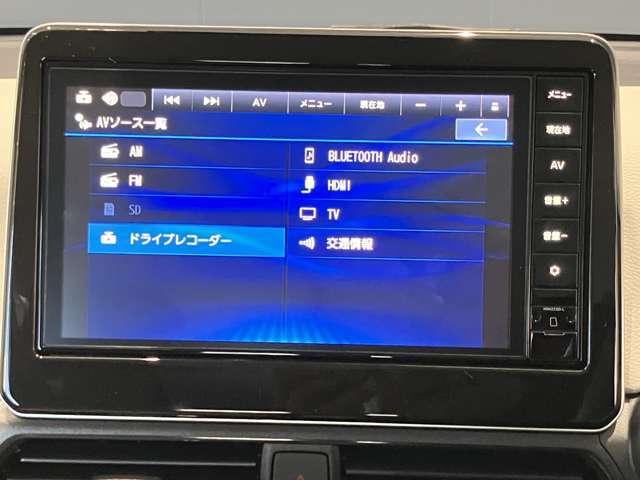 メモリーナビを搭載。楽しいドライブにナビは欠かせませんよね。Bluetoothも当然付いています♪好きな音楽を聴きながら今まで行ったことの無いところに行ってみませんか？