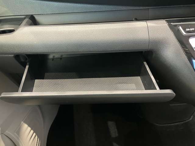 薄型のティッシュBOXなどが収納出来ます。小物入れとしても使えるので便利です。