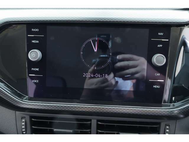 Volkswagen純正インフォテイメントシステム“Discover Pro”：8インチのタッチスクリーン。従来のナビゲーションシステムの域を超える、車両を総合的に管理するインフォテイメントシステムです。