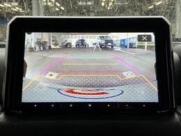 【カラーバックモニター】を装備しております。リアの映像がカラーで映し出されますので日々の駐車も安心安全です。