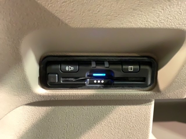 いまや快適なカーライフに欠かせないETCが付いています。