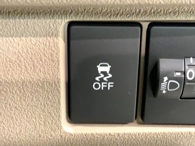 横滑り防止装置がついています。いざという時に安心ですね。