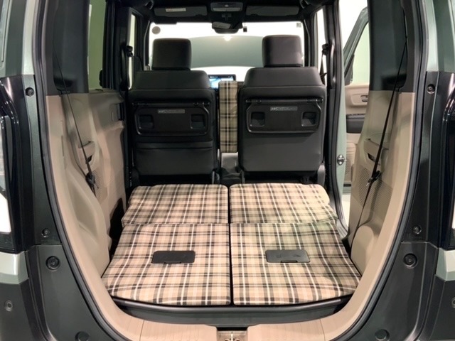 リアシートを倒すと、ラゲッジスペースを広くお使いいただけます！