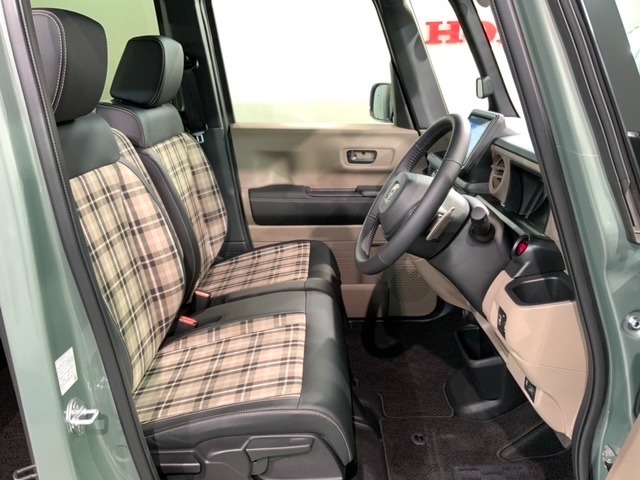 シートは厚めのクッションですのでゆったり座れますよ。