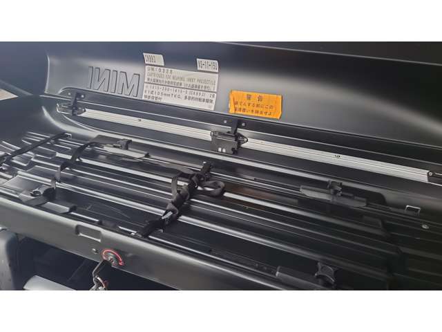 車内に入らない物を入れてます。