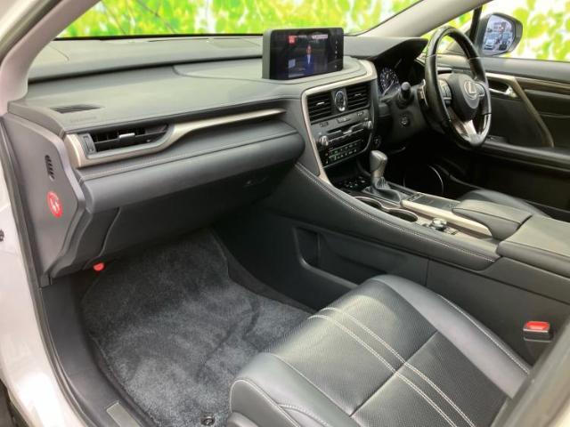 WECARSでは各商談席に大型モニターをご用意しております！見やすい大画面でゆったりと全国の在庫をご覧いただけます！是非ご来店お待ちしております！