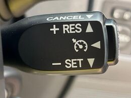 【クルーズコントロール】高速道路もラクラク走行。アクセルを離しても一定速度で走行ができ、長距離運転時の負担を軽減！加速・減速も簡単なスイッチ操作で調整できます。