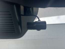 【ドライブレコーダー】前後ドライブレコーダー付きで万が一の際も安心です！