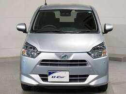 シャープで精悍なフロントマスク。ボディカラーはブライトシルバーメタリックです