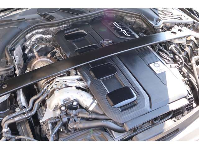 心臓部はカタログ値408馬力を誇る2,000cc　直列4気筒DOHCターボエンジン+モーター！快適で力強いドライブフィールを実現させます！