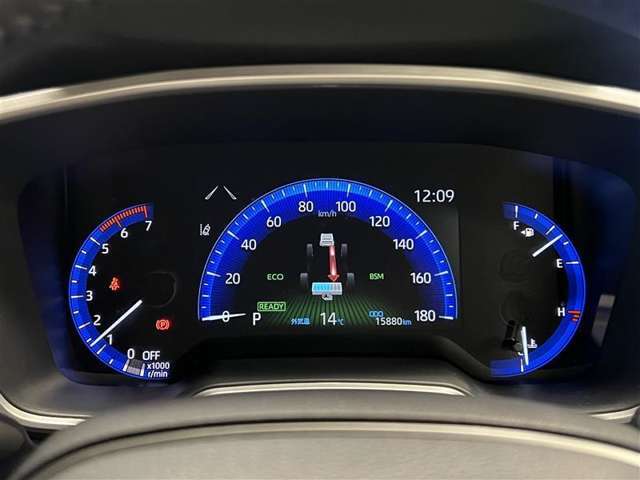 先進的な表示のスピードメーター！中央のTFTカラーマルチインフォメーションディスプレイにはクルマの様々な情報が表示されます！スピードメーター表示はアナログとデジタルの切り替え可能！