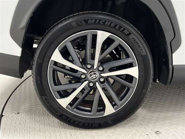 タイヤサイズは225/50R18！残り溝は5ミリ程度です！純正アルミホイール！