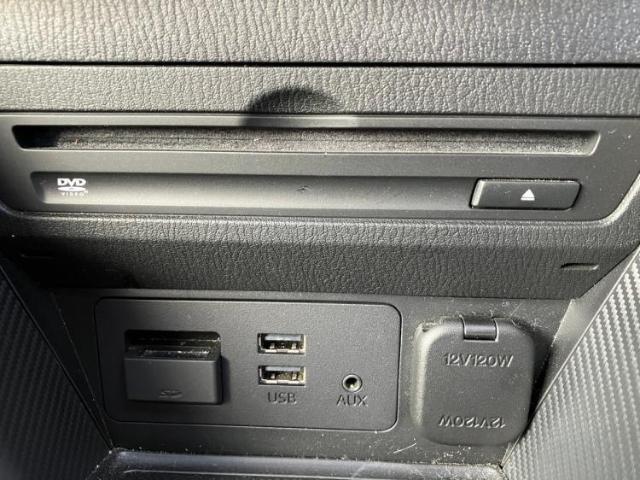 WECARSの展示場では実際に見て、触ってお車をお選びいただけます！知識の豊富な営業スタッフが様々なカーライフをご提案いたします！