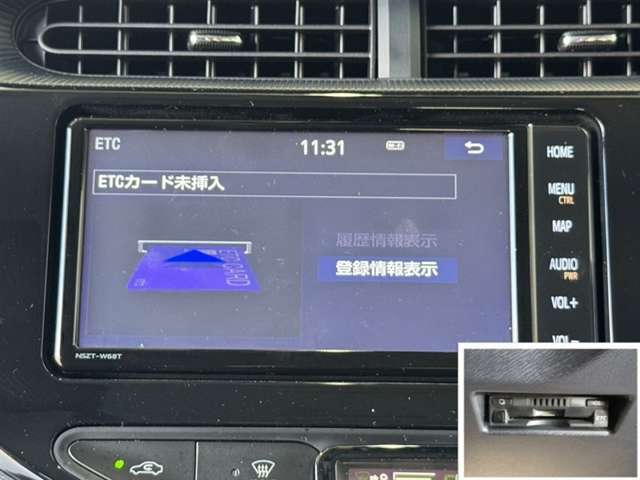 ナビ連動ETC付きです。高速道路料金所での小銭の出し入れや雨天時における窓の開け閉めなどの煩わしさが解消できます。料金所の通過もスムーズで快適ですよ。☆使用履歴表示や音声案内もしてくれます☆