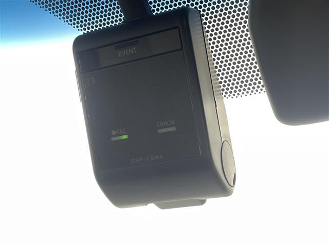 【ドライブレコーダー】映像・音声などの運転中の記録を残します。事故などを起こした起こされた時の証拠になりえますので、もしも時でも安心ですね。
